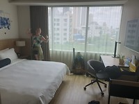 onze hotel kamer met een heerlijk bed
