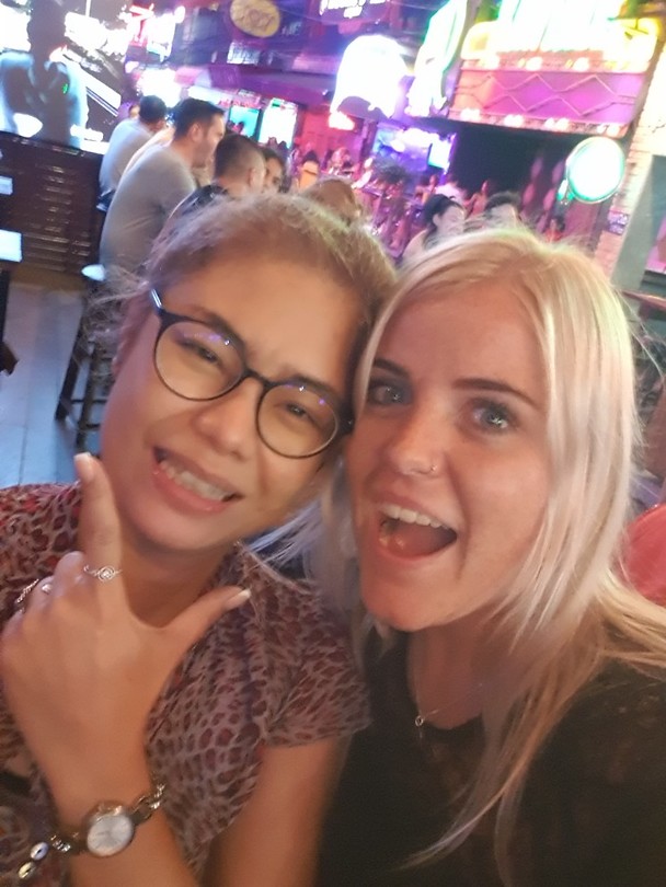 2 oudere dames ontmoet hele avond gezellig gezeten! en de volgende dag ook weer