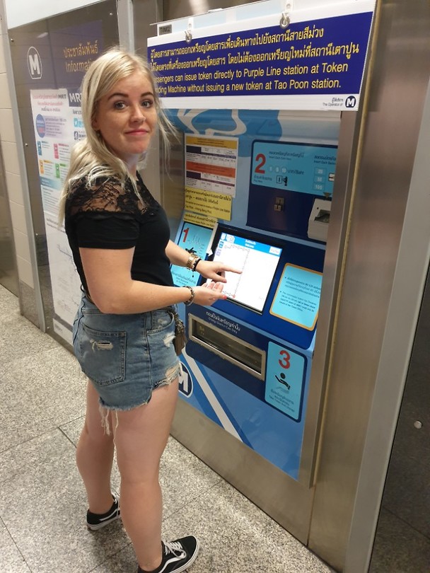 Fenna haalt 2 muntjes voor de metro