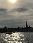 Met de pont naar de oude stad