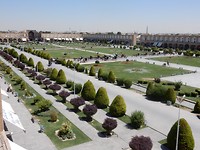 Het Meidun-e-Eman plein in Isfahan. Overdag leeg, ‘s avonds de picknick plek bij uitstek.