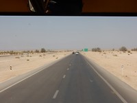 Ruim 800 km woestijn is ook ruim 800 km deze weg.