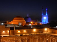 Avond in Yazd vanaf rooftop restaurant.