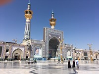 Binnenplaatsje van het Imam Reza complex.