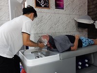 En zo helpen ze je in China van je 7 dagen baard af.