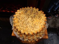 Broodje bij, sambal bij.