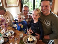 De jongens beginnen aan ons dessert, Zeger kan niet wachten!