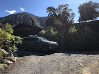 Voor de deur van de R&T lodge de auto ingepakt, klaar voor vertrek!
