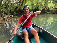 Per kano naar de grot van Barton Creek