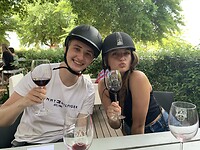 Guus en Jill aan de wijn