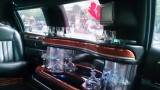 In de limo, op weg naar de wedding chapel