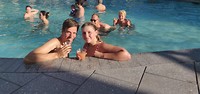 Kijk het stel met een cocktail...