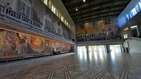 De grote zaal in het raadhuis.