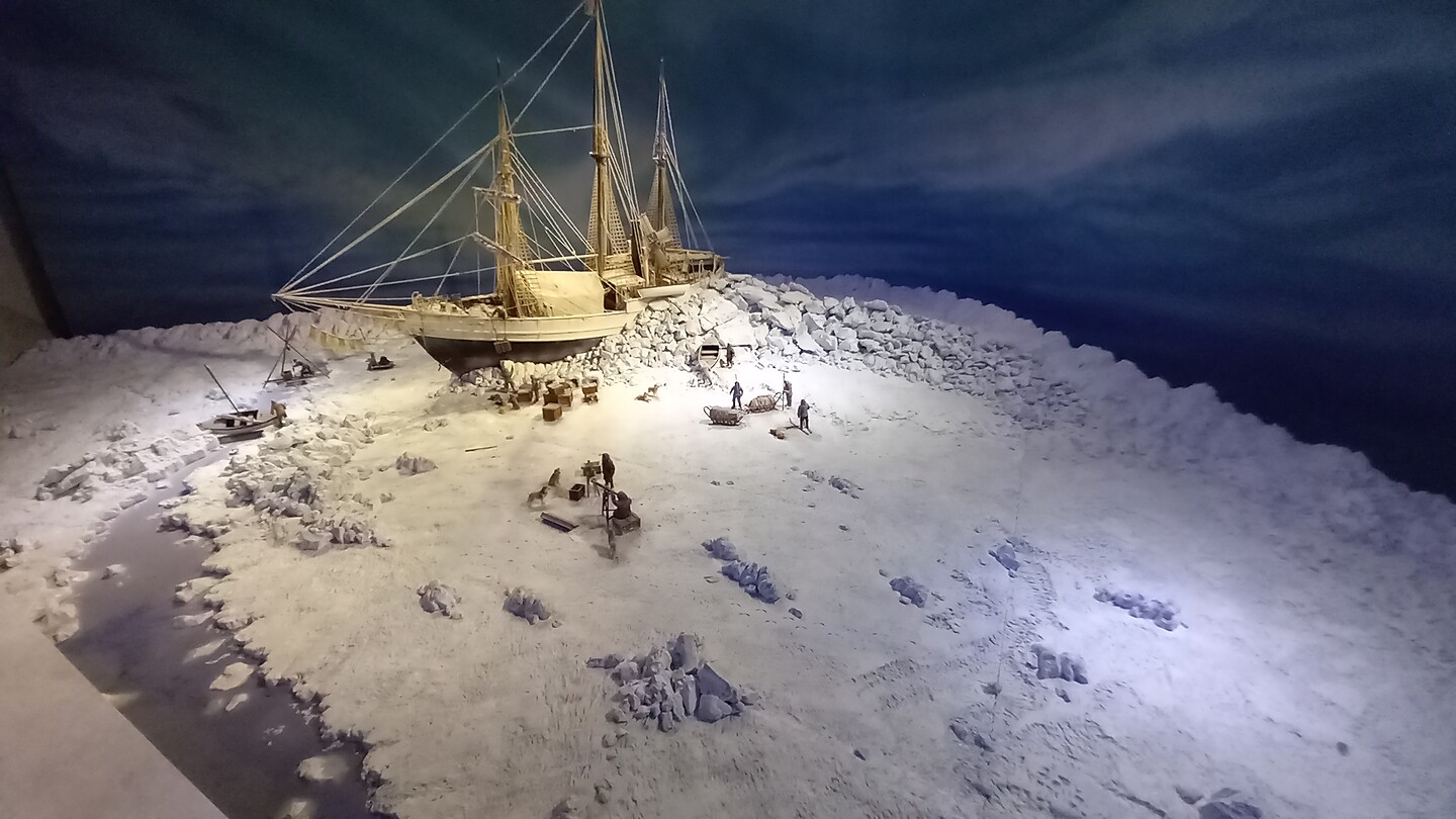 Model van het expeditieschip 'Fram'.