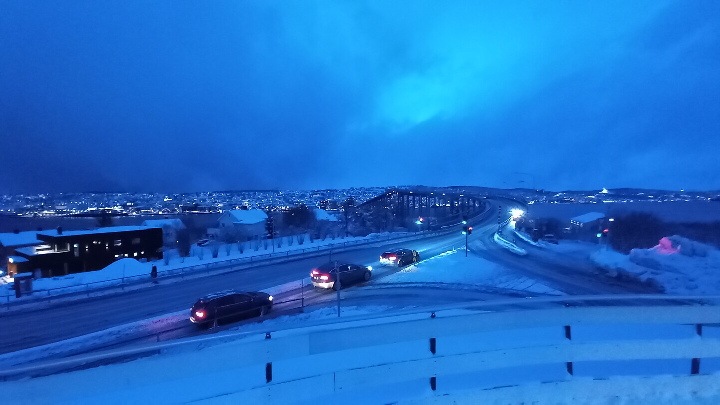 Uitzicht op Tromsø bij avond.