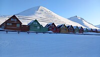 Gekleurde huizen in Longyearbyen