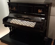 Piano met bijzondere toetsen