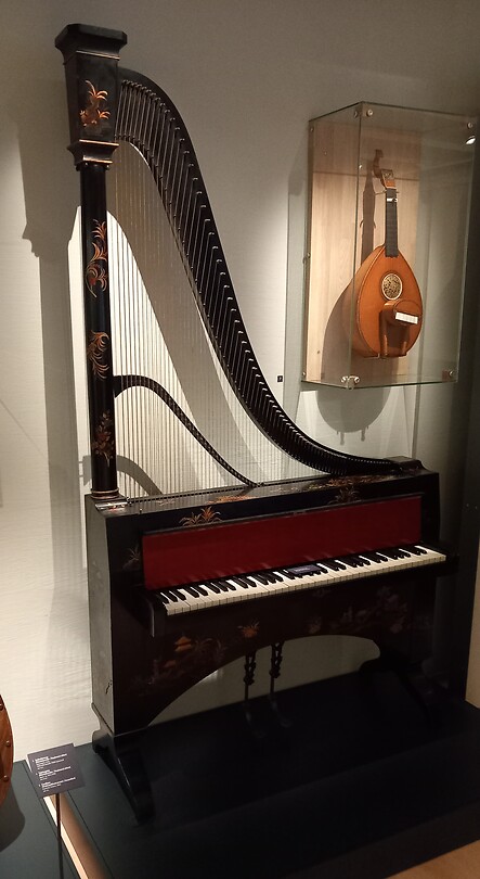 Piano-harp