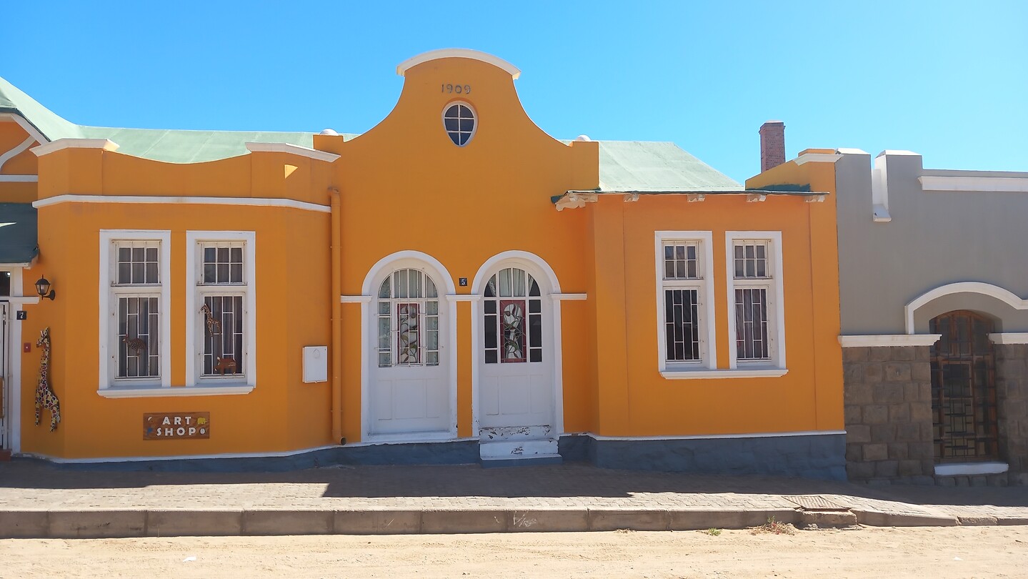 Gekleurde gevels in Lüderitz