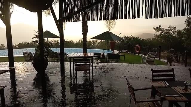 Regenbui in Opuwo