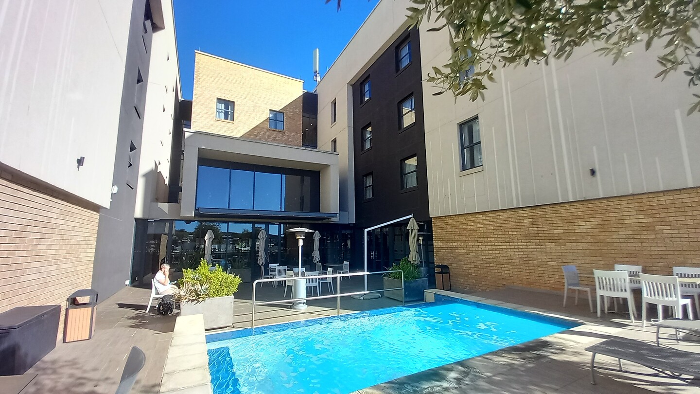 Toen Lodge