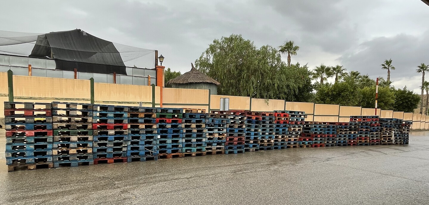 Een rijtje Pallets
