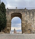 Poort met kerktoren