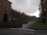 Door het slechte weer ook weinig zicht op een van de toegangspoorten.
