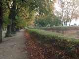 Het is best prettig wandelen over de stadsmuur