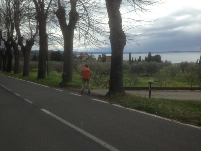 In Bolsena. De weg langs het meer