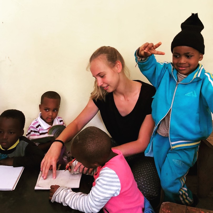 Mother's mercy orphanage - Les geven