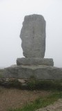 baskisch monument op top van pyreneenpas
