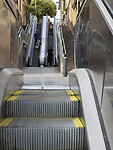 Grappig, roltrappen in de stad
