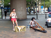 Aboriginal's (in werkkleding)