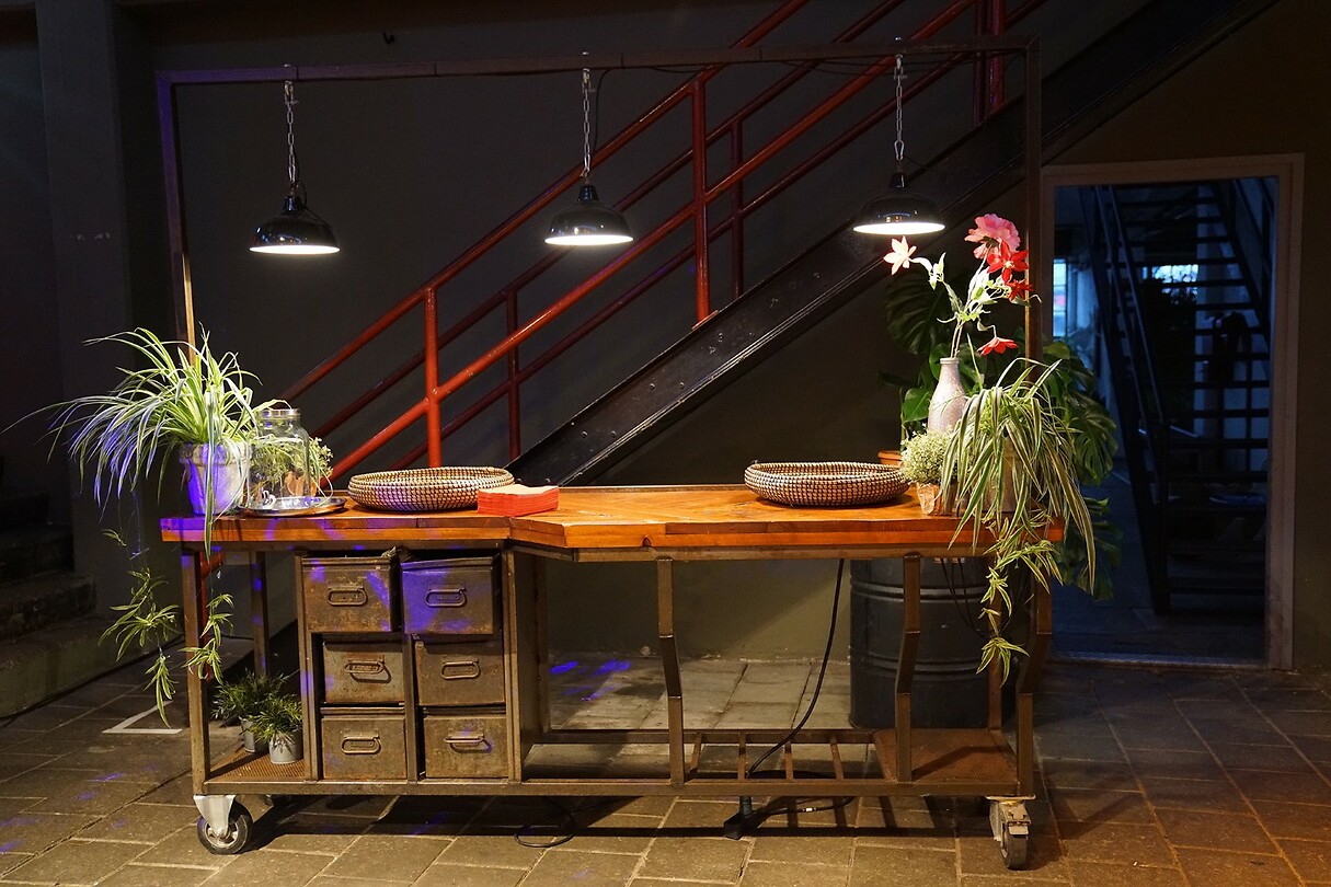 De DJ tafel.