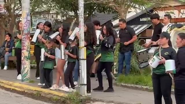 banda comercial
