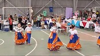 dansvoorstelling op de markt