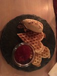 Nagerecht, wafels met brunostijs en jam