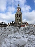 "Drive thru"-parcours op Grote Markt om de sneeuwberg