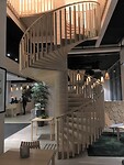 Trap naar 1ste etage: conferentiezalen