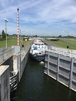 Schutten bij de sluizen