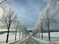 Op weg met de auto over een ijsbaan