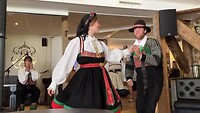 Folkloristisch gezelschap op tweede locatie