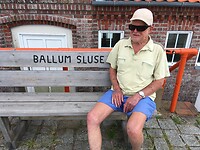 man op bank