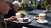 Koffie met kersten en bosbessenkage, mmmmmmmmm