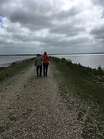 Dan maar zonder rollator de dam op