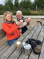 Aan de koffie