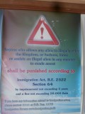Aliens?? ;-) Poster @ paspoortcontrole