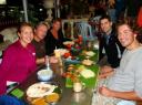 Uit eten met allemaal alleen gaande backpackers