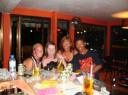 Louise, Linsey, ik en de bareigenaar